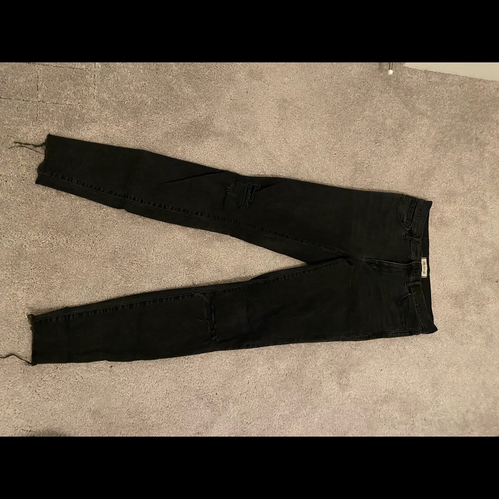 Madewell black distressed “9inch high riser skinny skinny” jeans. Size 29TL.